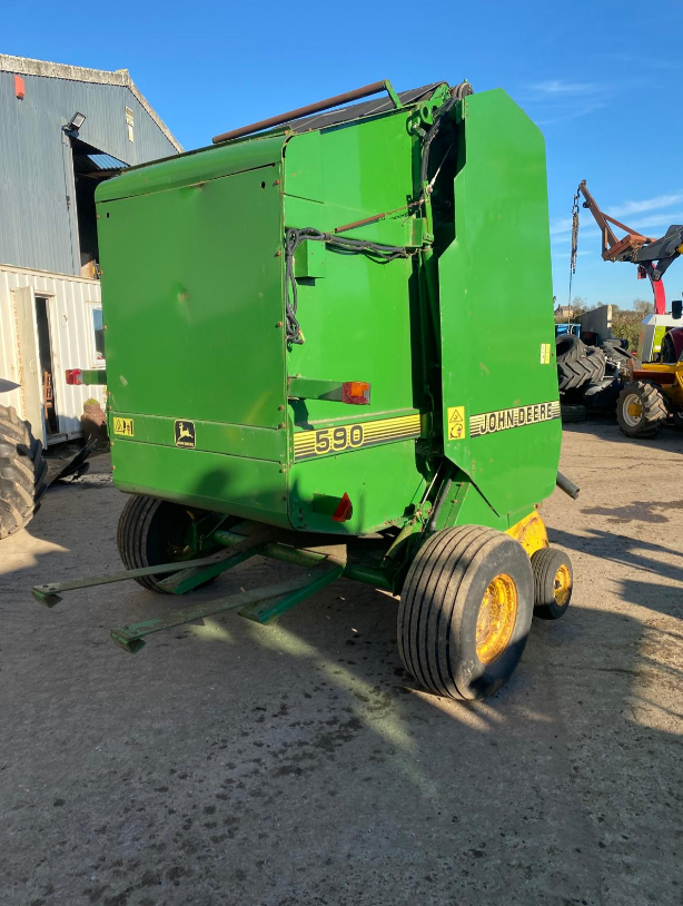 JOHN DEERE 590 ROUND BALER