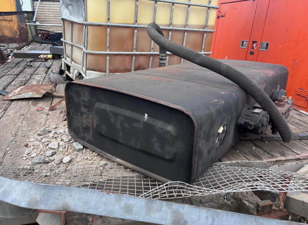 USED HYVA STEEL HYDRAULIC TANK – SKIP WAGON / HOOK LIFT TRUCK