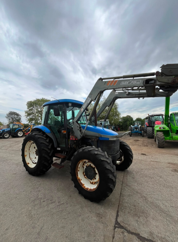 NEW HOLLAND TD95D WITH LOADER