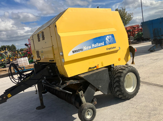 NEW HOLLAND CROP CUTTER BALER BR6090