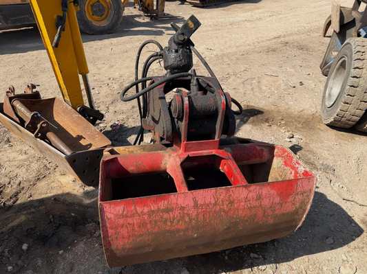 HYDRAULIC CLAMSHELL BUCKET 900MM