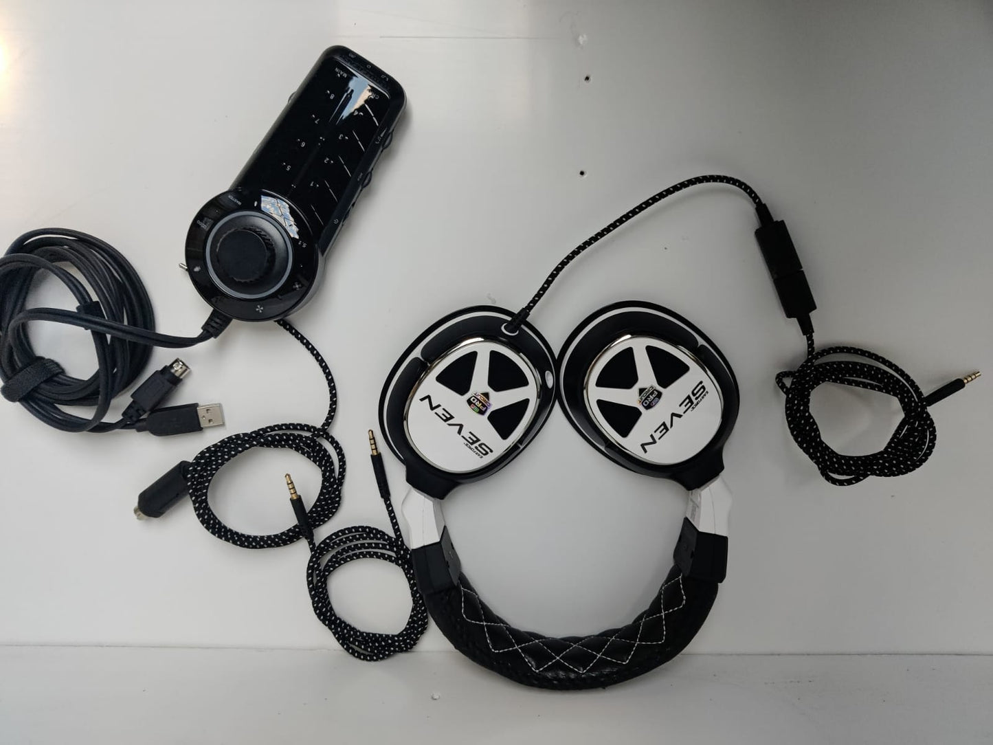 SE7EN STEREO HEADPHONES + USB AUDIO CONTROLLER / SOUND CARD – WIRED 3.5MM GAMING HEADSET BUNDLE