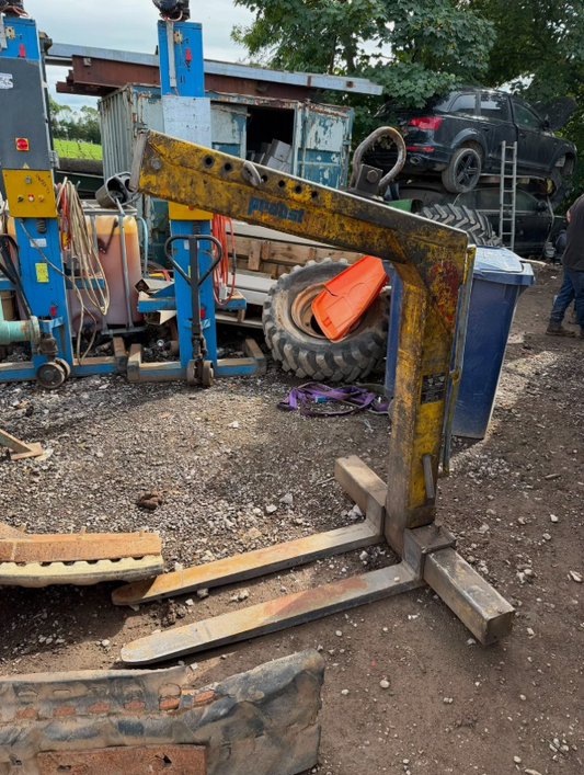 PROBST 2500KG ADJUSTABLE FLYING CRANE PALLET FORKS