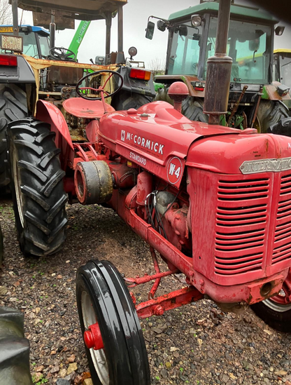 INTERNATIONAL W4 TRACTOR