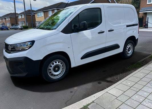 **(ONLY 7K MILEAGE)** 2024 VAUXHALL COMBO CARGO 1.5 TURBO D 100BHP PRIME L2H1 PANEL VAN