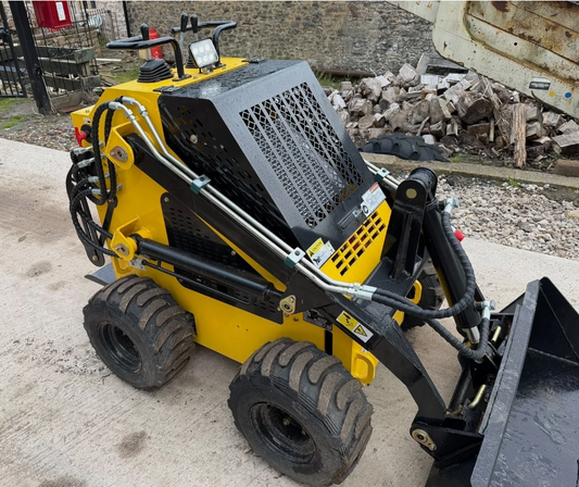 2026 WHEELED SKID STEER LOADER 750KG