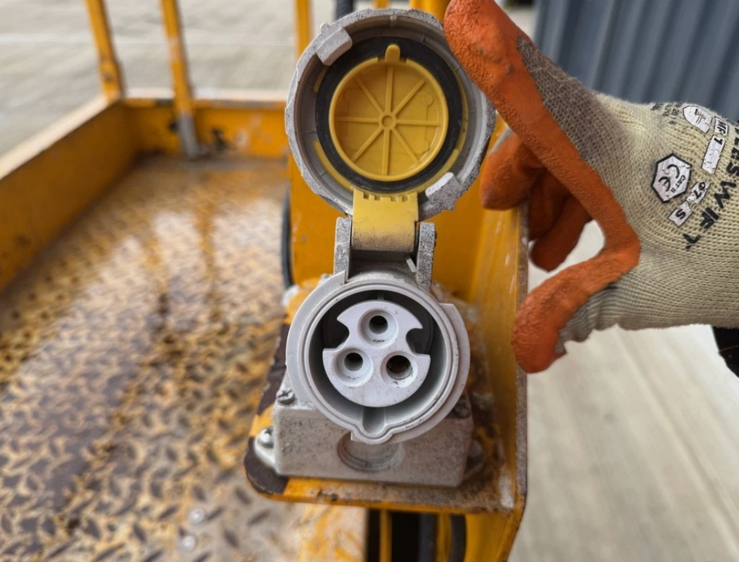 2017 JCB S1930E ELECTRIC SCISSOR LIFT