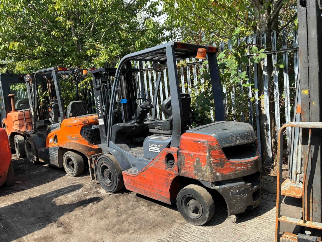 2014 TOYOTA 06-8FD25F 2.5 TON DIESEL FORKLIFT