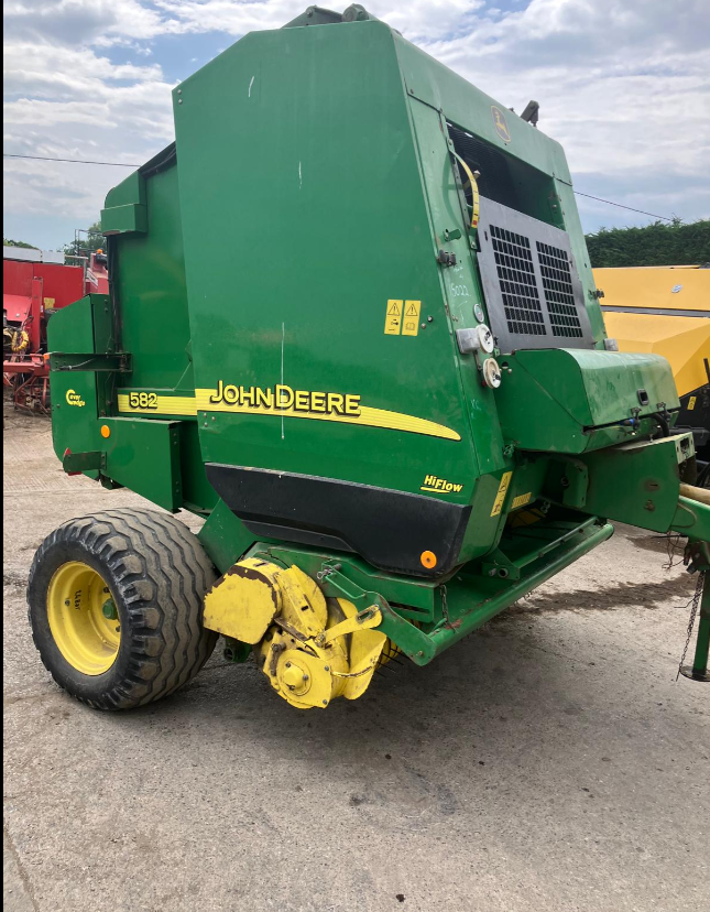 JOHN DEERE 582 ROUND BALER