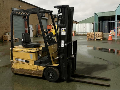 **(INCLUDES CHARGER)** 2003 CAT LIFT TRUCKS EP16KT CAPACITY: 1,600 KG