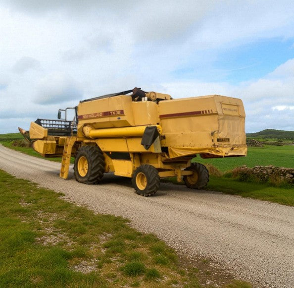 NEW HOLLAND TX32 COMBINE