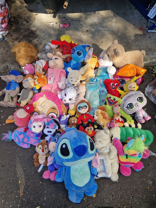 SELECTION OF PLUSH TEDDIES DISNEY AND CHARACTER STITCH START WARS LOL DOLLS