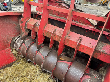 KVERNELAND TAARUP 853 STRAW CHOPPER / BEDDER FEEDER