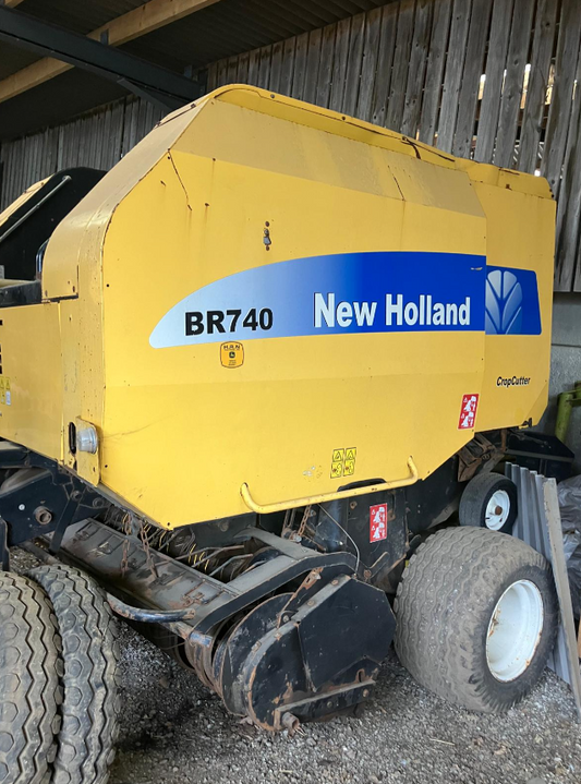 NEW HOLLAND BR740A BALER