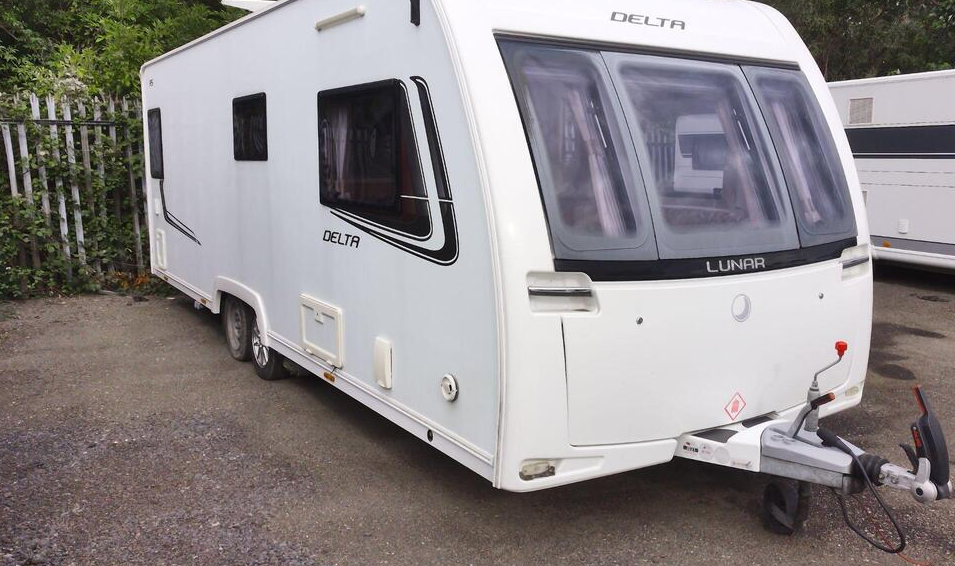 2013 LUNAR DELTA RS CARAVAN MAINS ELECTRIC >>--NO VAT ON HAMMER--<<