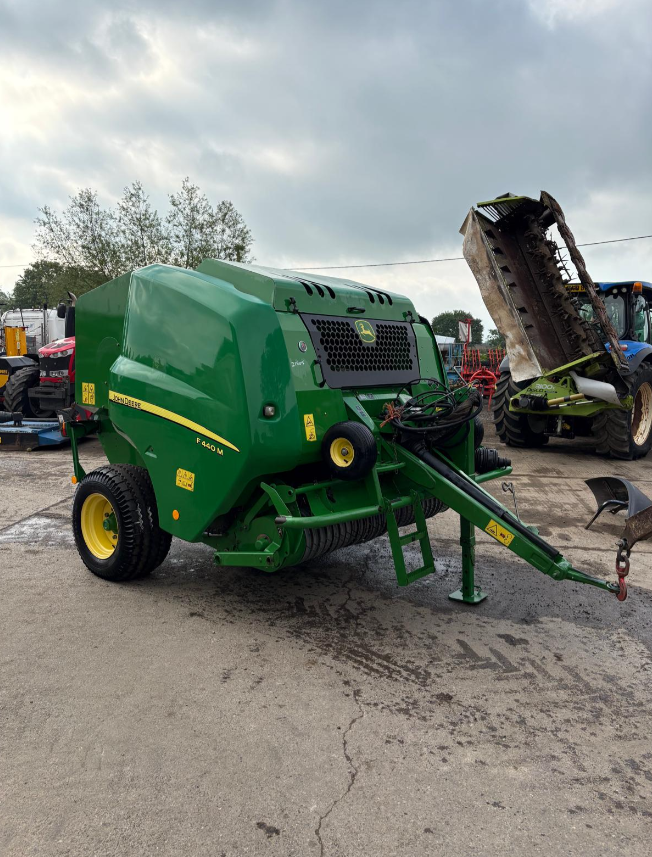 2014 JOHN DEERE F440M BALER