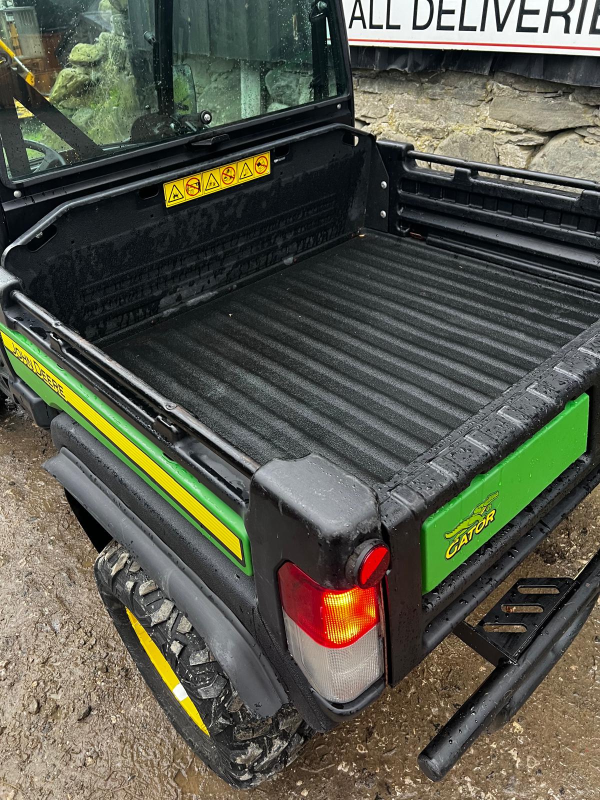JOHN DEERE XUV855M GATOR AGRI REGISTERED 2020 WITH 1350 HOURS