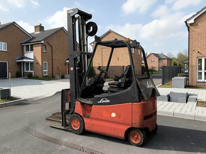 **(INCLUDES CHARGER)** 2006 LINDE E20-02-000 ELECTRIC 4-WHEEL FORKLIFT
