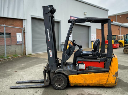 **(INCLUDES CHARGER)** 2007 JUNGHEINRICH EFG220 ELECTRIC FORKLIFT
