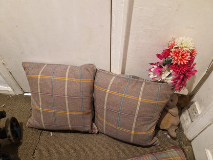 PALLET OF SOFT FURNISHINGS AND LIGHTING