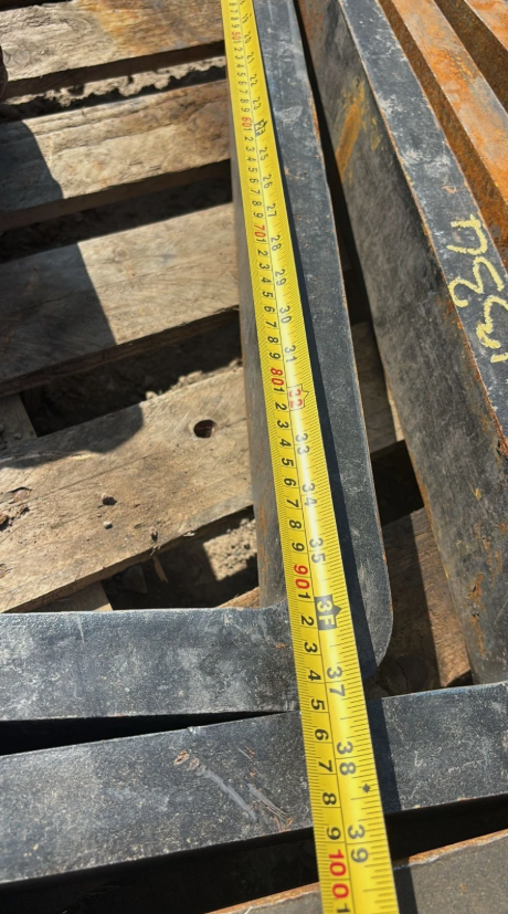 3 FOOT LONG PALLET FORKS / TYNES