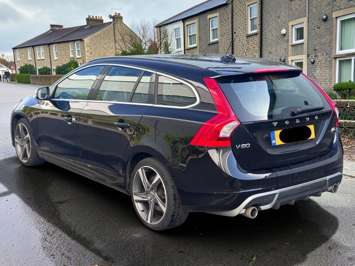 2011 VOLVO V60 R-DESIGN D5 AUTO 2400CC DIESEL BLACK ESTATE >>--NO VAT ON HAMMER--<<