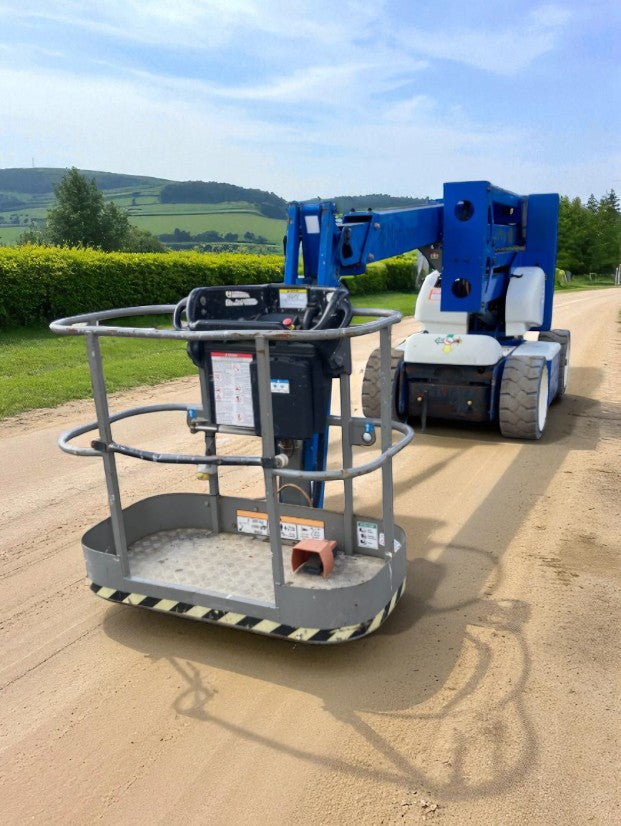 2011 NIFTYLIFT HR 15 CHERRY PICKER / SCISSOR LIFT ACCESS PLATFORM