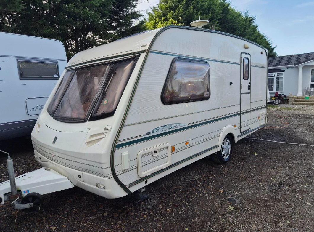 2003 ABBEY VOGUE GTS 2-BERTH TOURING CARAVAN >>--NO VAT ON HAMMER--<<