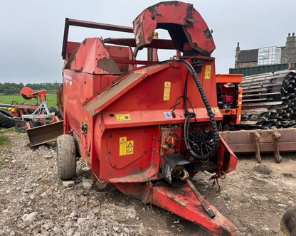KVERNELAND TAARUP 853 STRAW CHOPPER / BEDDER FEEDER