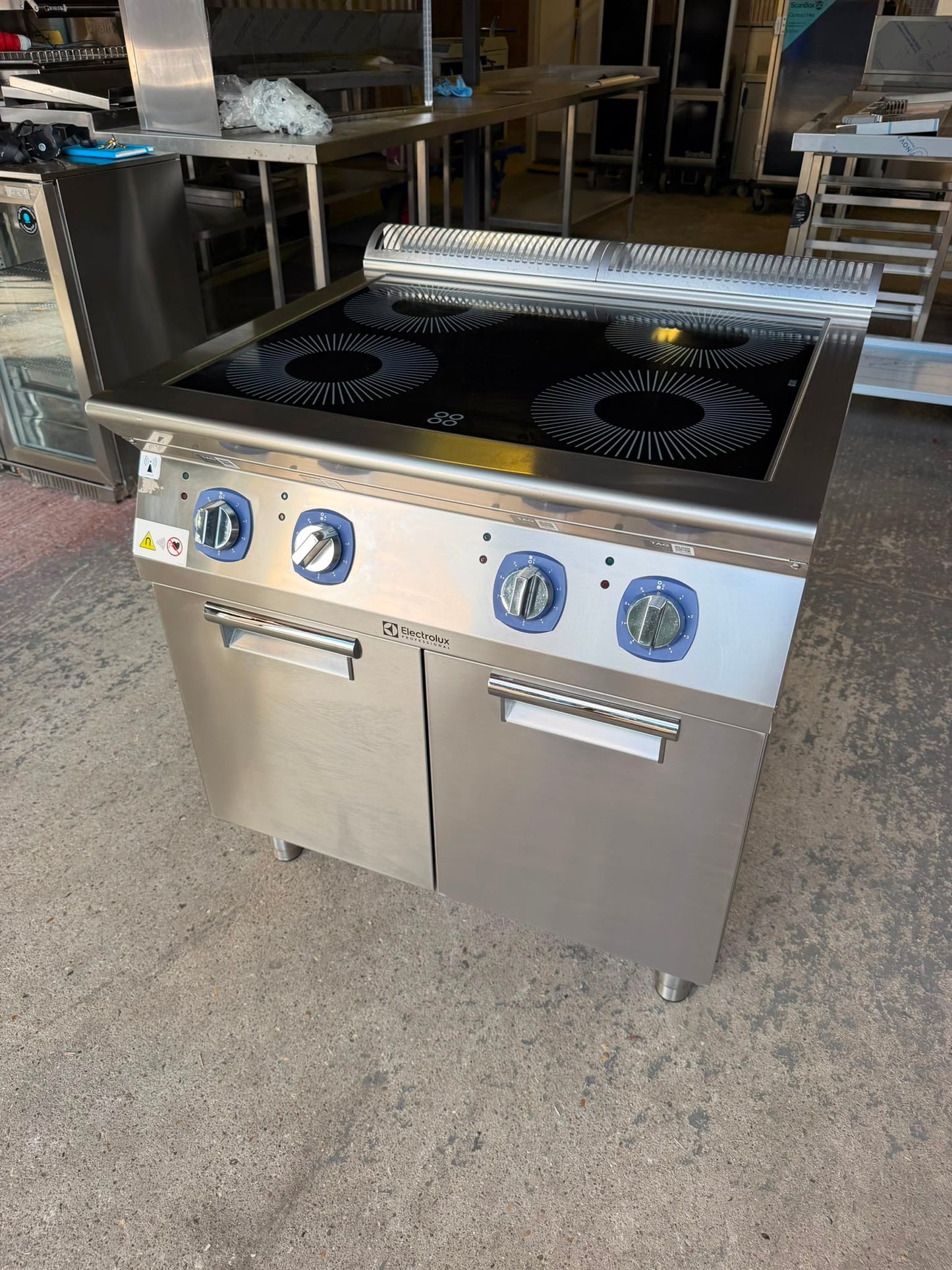 1X ELECTROLUX PROFESSIONAL E7INEH4000 INDUCTION HOB (371021