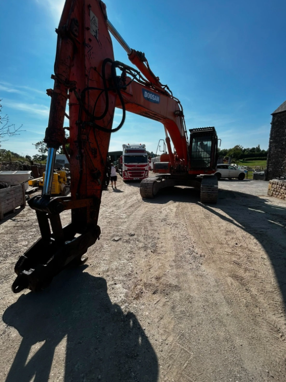 2008 DOOSAN DX300LC 30 TON TRACKED EXCAVATOR