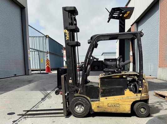 **(INCLUDES CHARGER)** 2016 YALE ERP25VLE3145