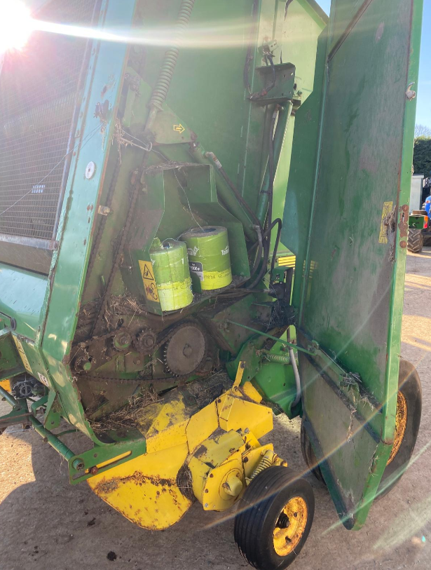 JOHN DEERE 590 ROUND BALER