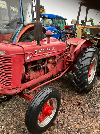 INTERNATIONAL W4 TRACTOR