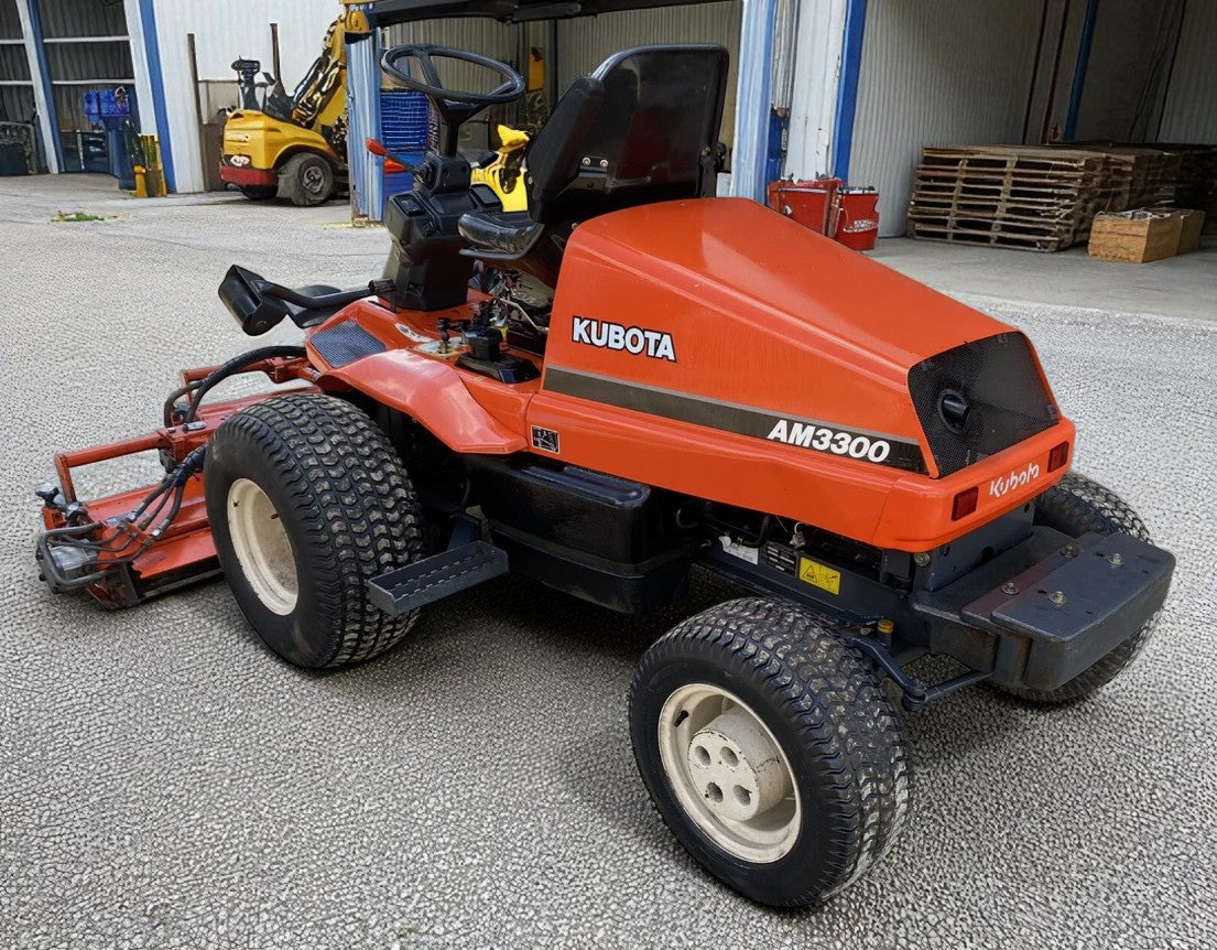 KUBOTA AM3300 DIESEL GARDEN TRACTOR GRASS CUTTER WITH COLLECTOR