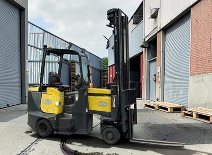 **(INCLUDES CHARGER)** 2015 AISLE MASTER 25WE