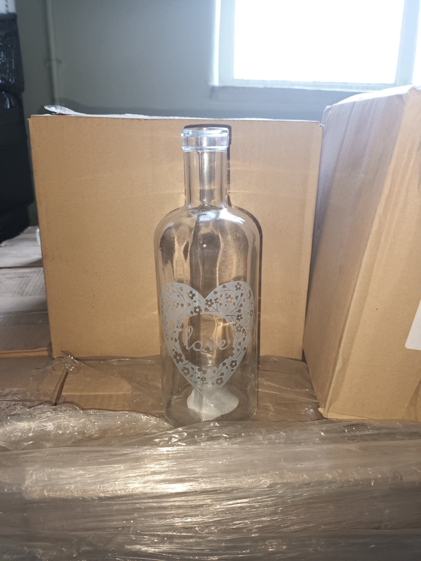 624X GLASS DECORATIVE LOVE BOTTLE WITH A HEART IDEAL FOR CREATIVE DISPLAYS/FLOWERS
