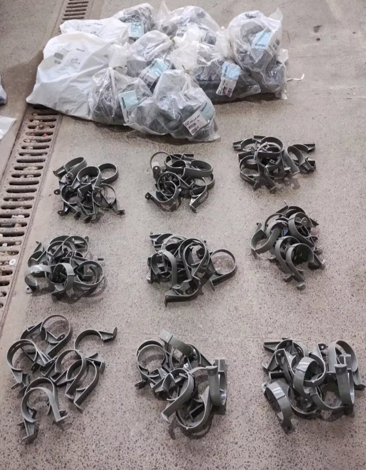 JOBLOT OF 290 CLIPS -TERRAIN 2.00" PIPE CLIPS GREY 56MM 240.2G