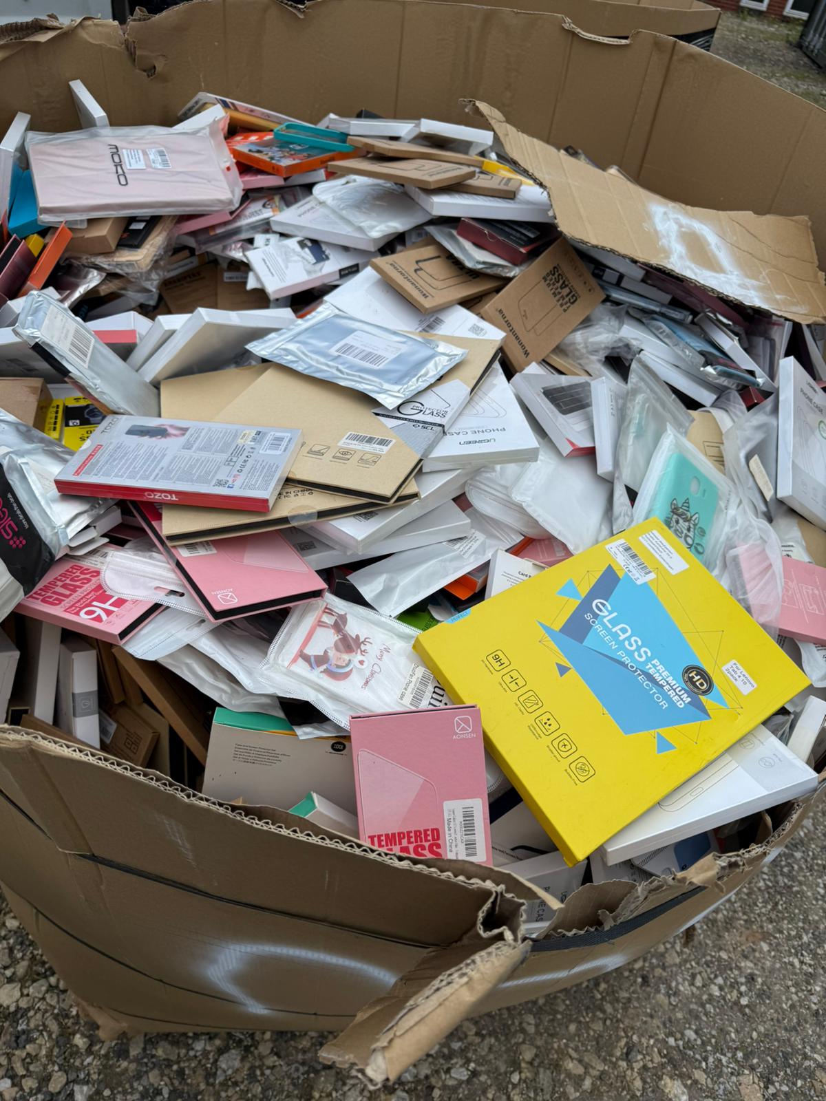 PALLET OF MOBILE PHONE CASES ABND SCREEN PROTECTORS MIXED LOT COLLECTION ONLY