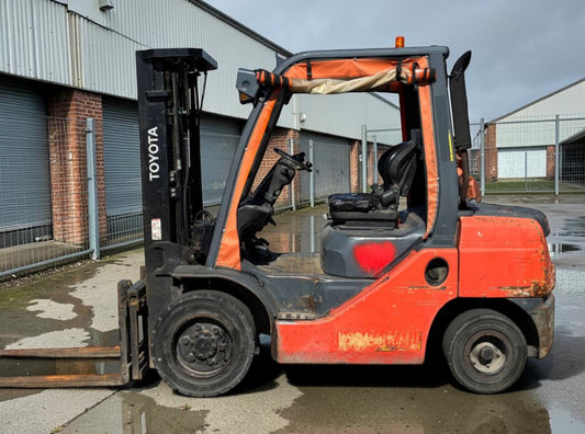 2014 TOYOTA 02-8FDF30 DIESEL FORKLIFT – 3 TONNE