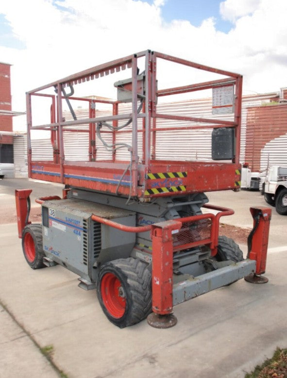 2011 SKYJACK SJ6832 SCISSOR LIFT