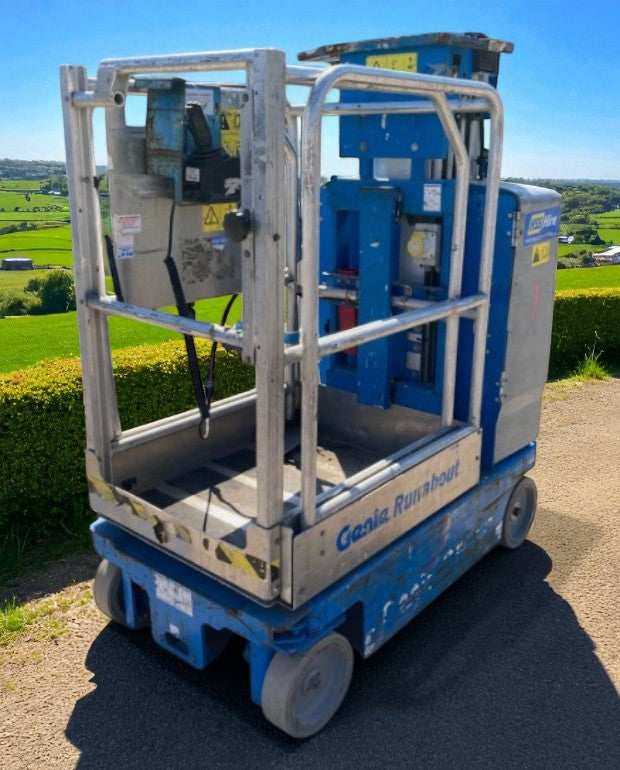 2010 GENIE GR-15 SCISSOR LIFT / CHERRY PICKER