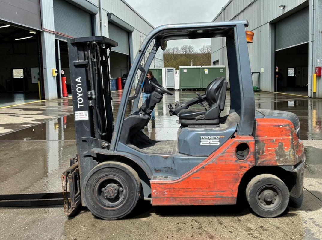 2014 TOYOTA 06-8FD25F 2.5T DIESEL FORKLIFT