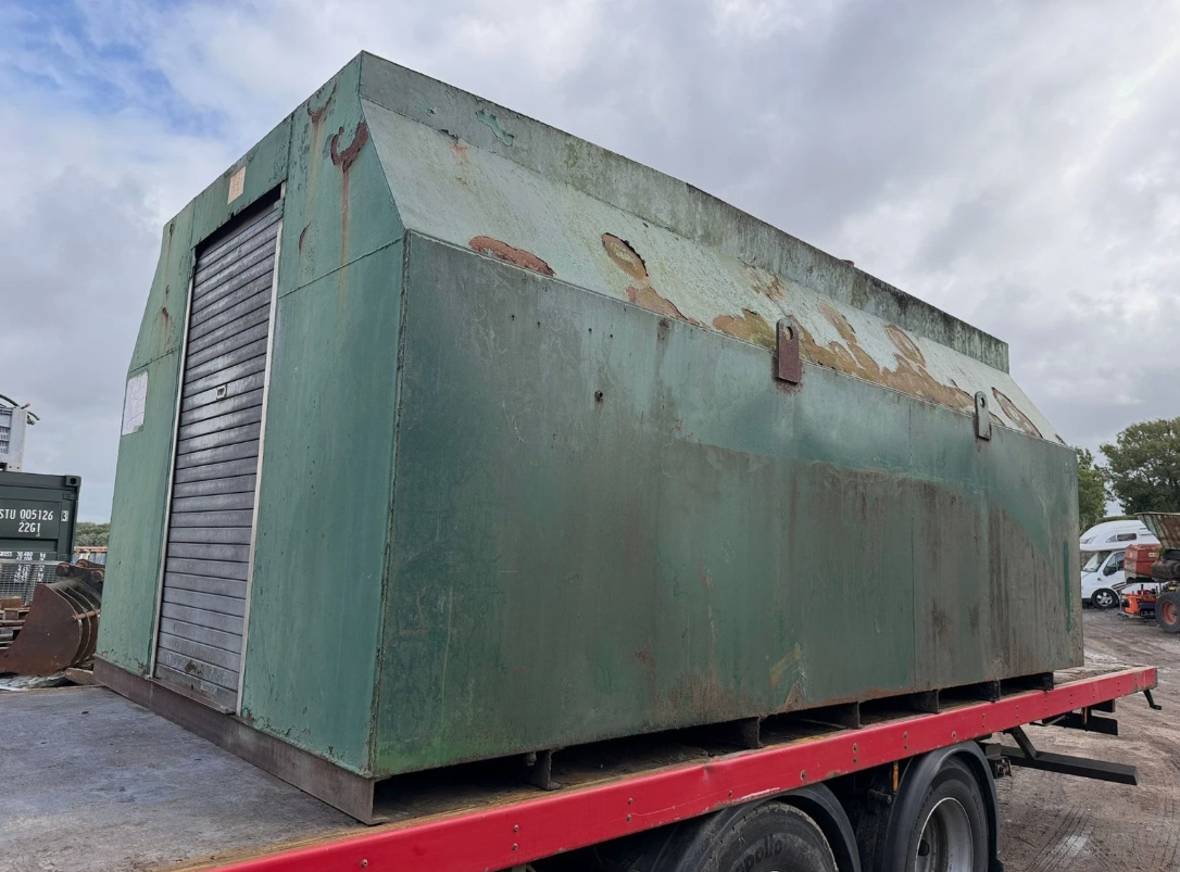 11,000 LITRE BUNDED DIESEL FUEL TANK BOWSER – 15FT X 8FT ROLLER DOOR