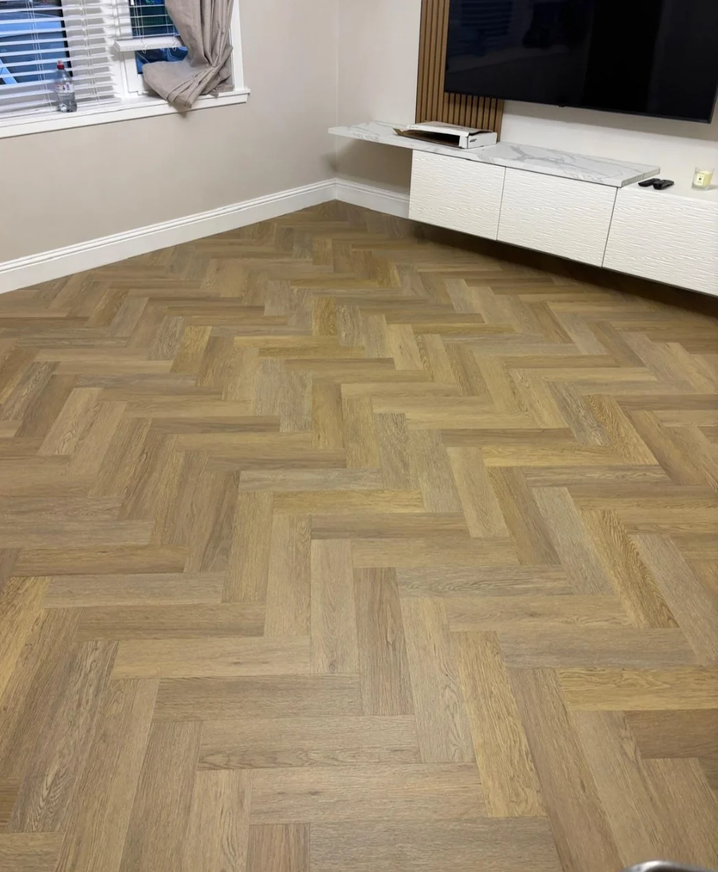 301.38M² INVICTUS DRYBACK 55 BRUSHED OAK HERRINGBONE LVT – 0.55MM – 103 PACKS