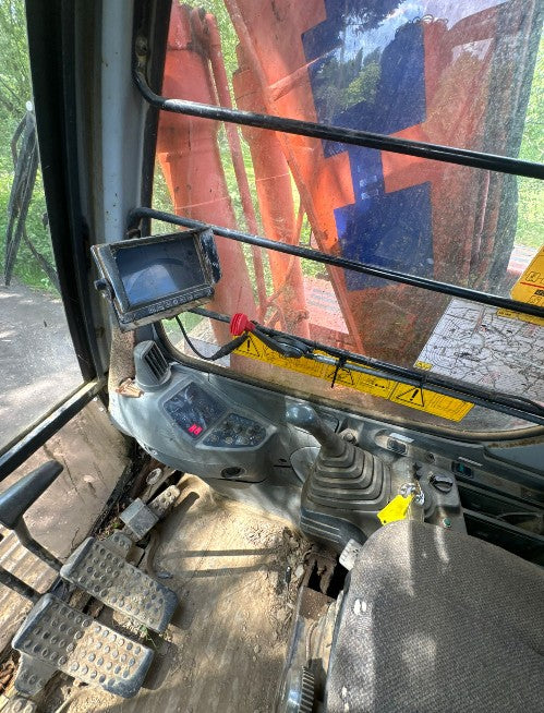 HITACHI EX135 EXCAVATOR - OPERATING HOURS: 8,900 HOURS