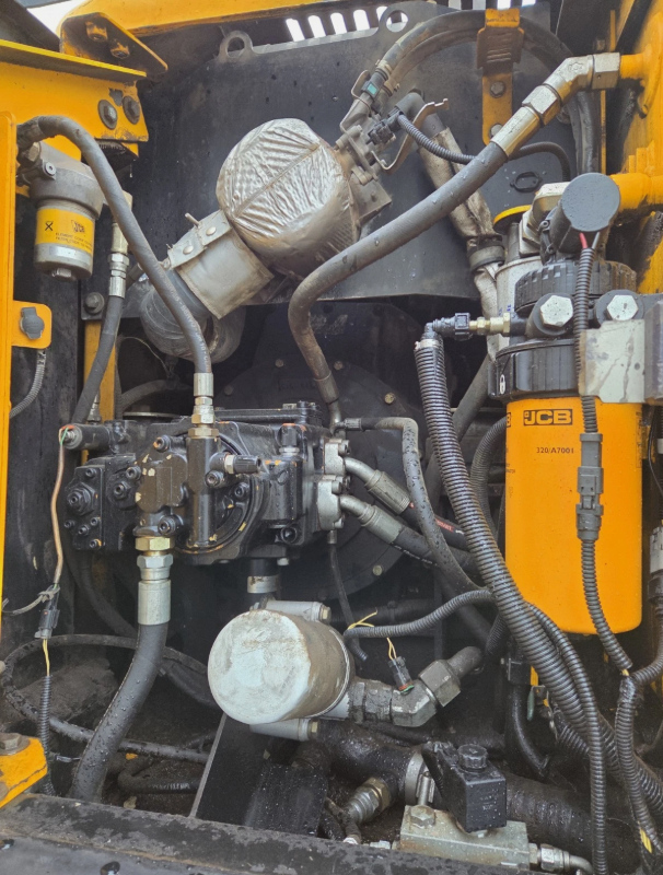JCB JS130LC+ EXCAVATOR