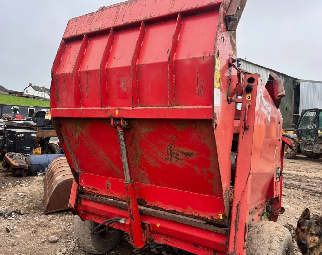 KVERNELAND TAARUP 853 STRAW CHOPPER / BEDDER FEEDER