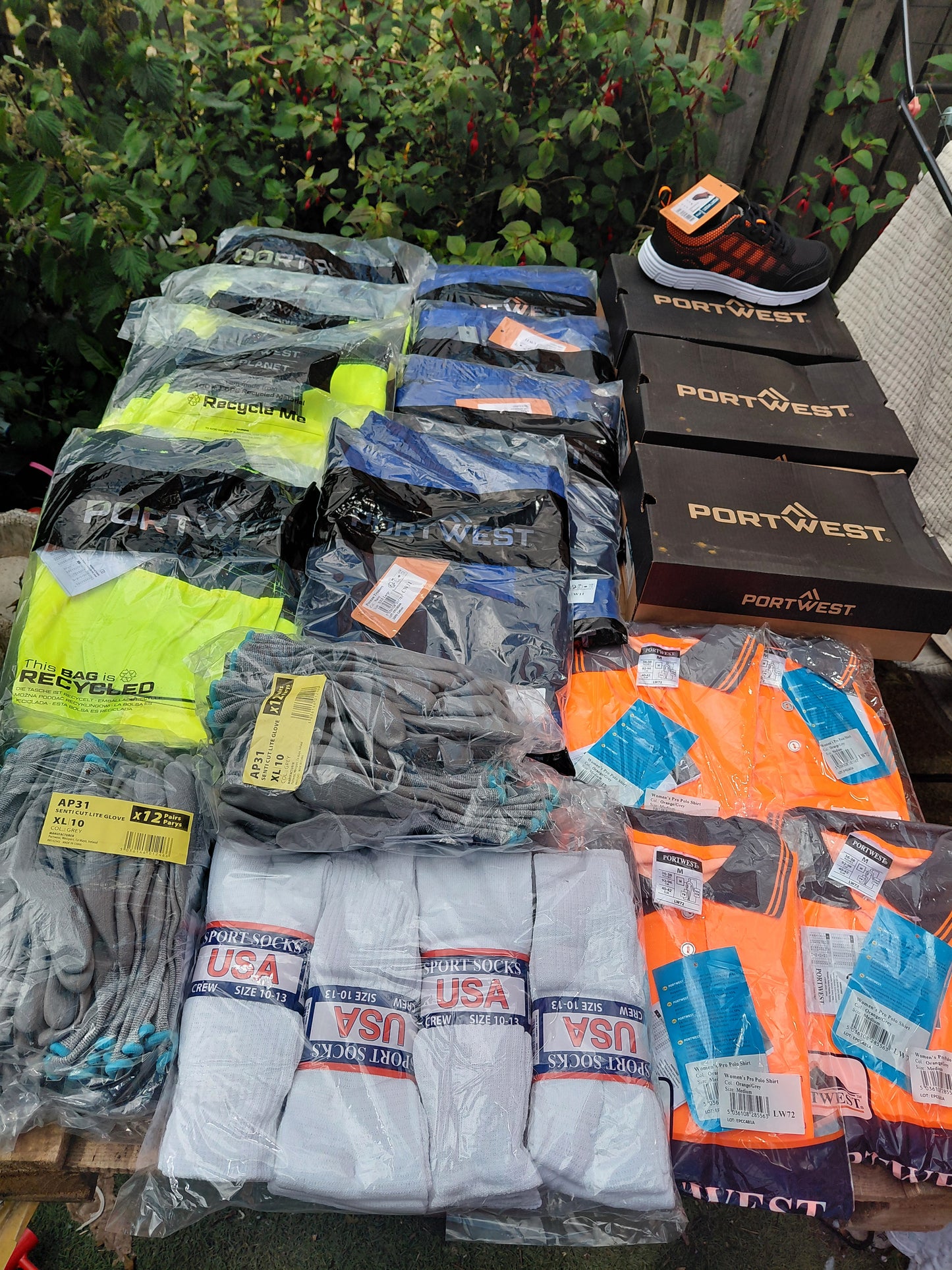 WORK WARE PALLET HIVIZ POLO SHIRTS SHORTS PANTS SAFTET TRAINERS GLOVES SOCKS