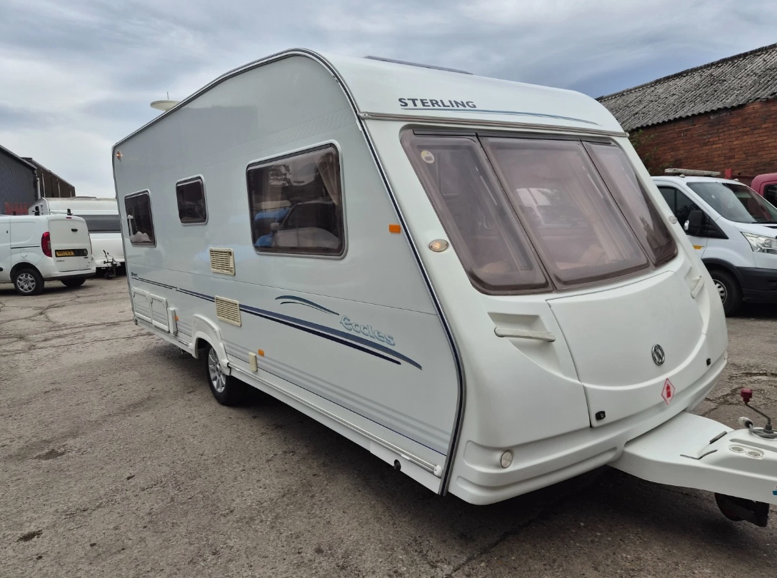 2009 STERLING ECCLES ONYX – 4 BERTH TOURING CARAVAN >>--NO VAT ON HAMMER--<<